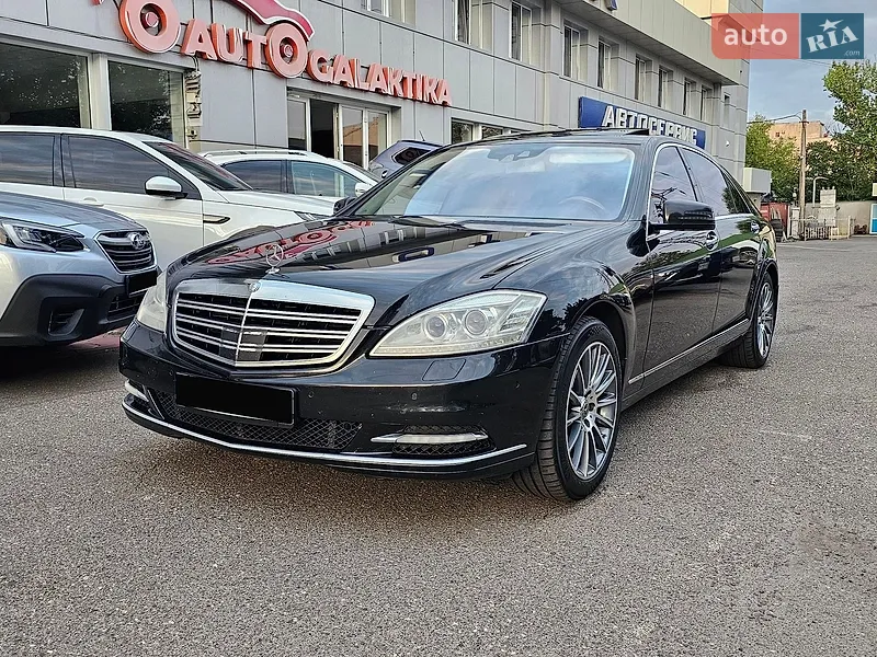 Mercedes-Benz S-Class 2011