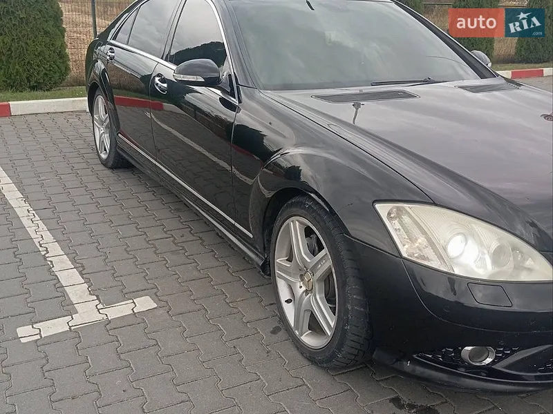 Mercedes-Benz S-Class