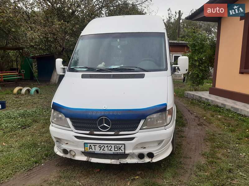 Мікроавтобус Mercedes-Benz Sprinter