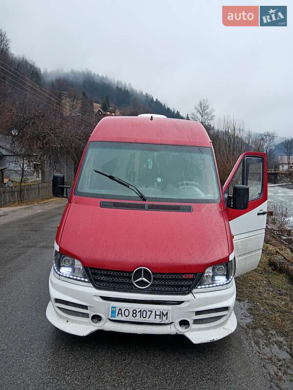 Микроавтобус Mercedes-Benz Sprinter