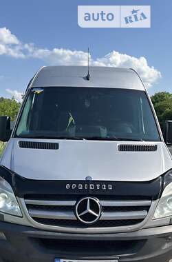 Mercedes-Benz Sprinter  2011