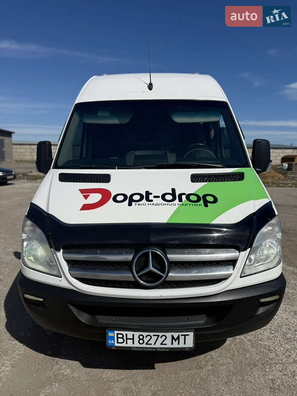 Вантажівки Mercedes-Benz Sprinter