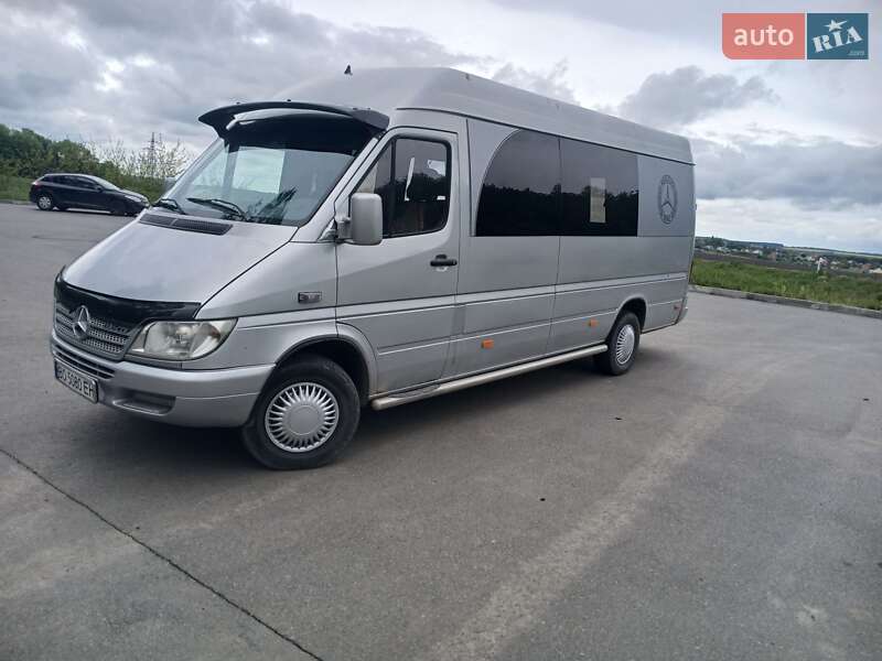 Мікроавтобус Mercedes-Benz Sprinter