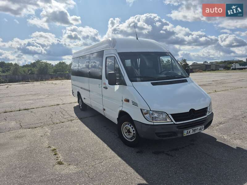 Приміський автобус Mercedes-Benz Sprinter
