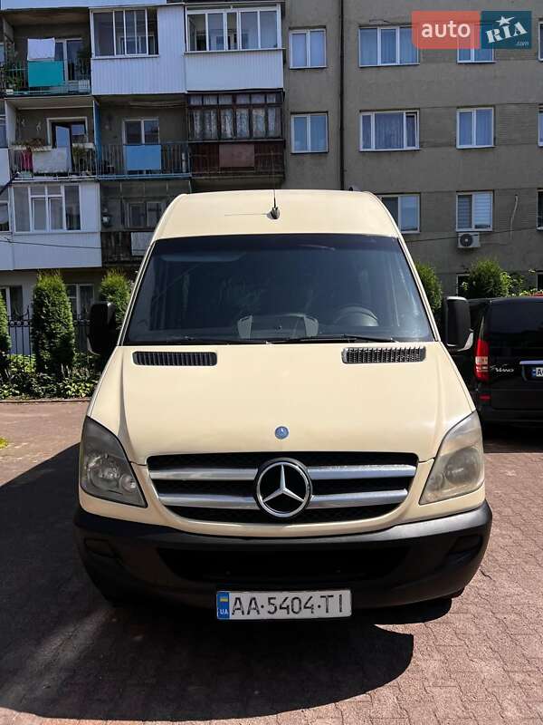 Вантажопасажирський фургон Mercedes-Benz Sprinter