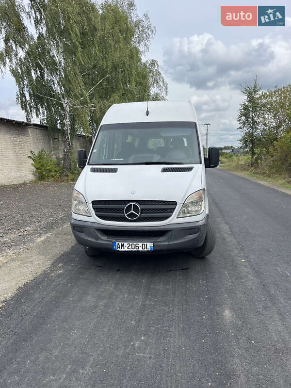 Приміський автобус Mercedes-Benz Sprinter