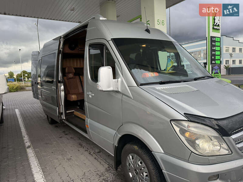 Седан Mercedes-Benz Sprinter