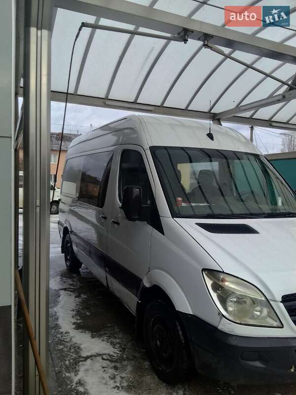 Позашляховик / Кросовер Mercedes-Benz Sprinter