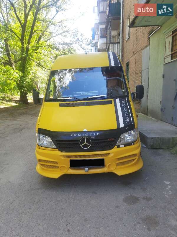 Приміський автобус Mercedes-Benz Sprinter