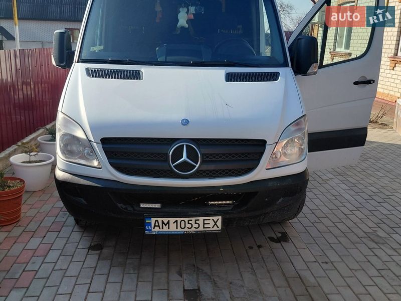 Позашляховик / Кросовер Mercedes-Benz Sprinter