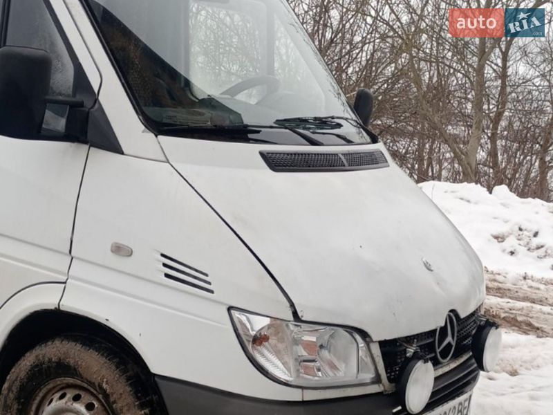 Мінівен Mercedes-Benz Sprinter