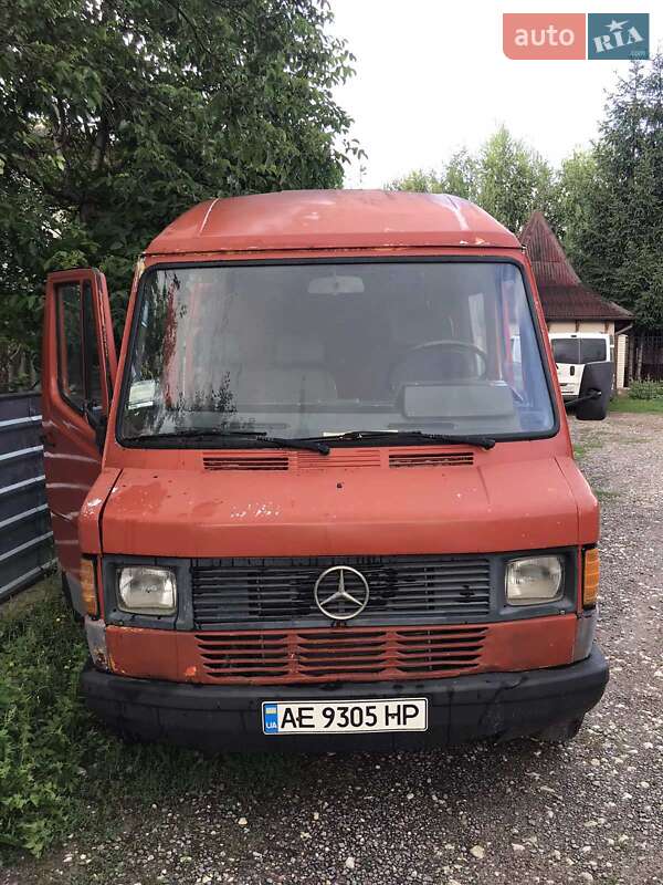 Мінівен Mercedes-Benz T1