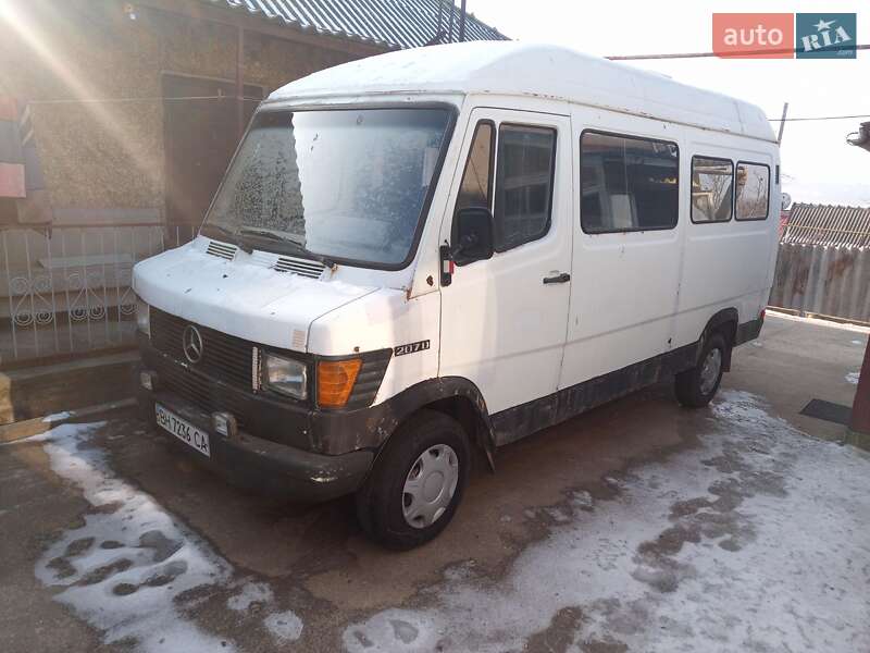 Мінівен Mercedes-Benz T1