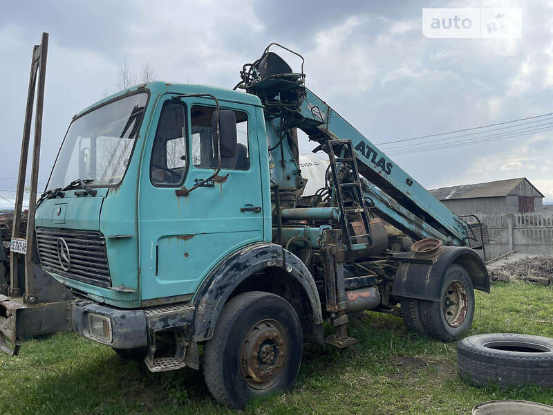 Кран-маніпулятор Mercedes-Benz T2