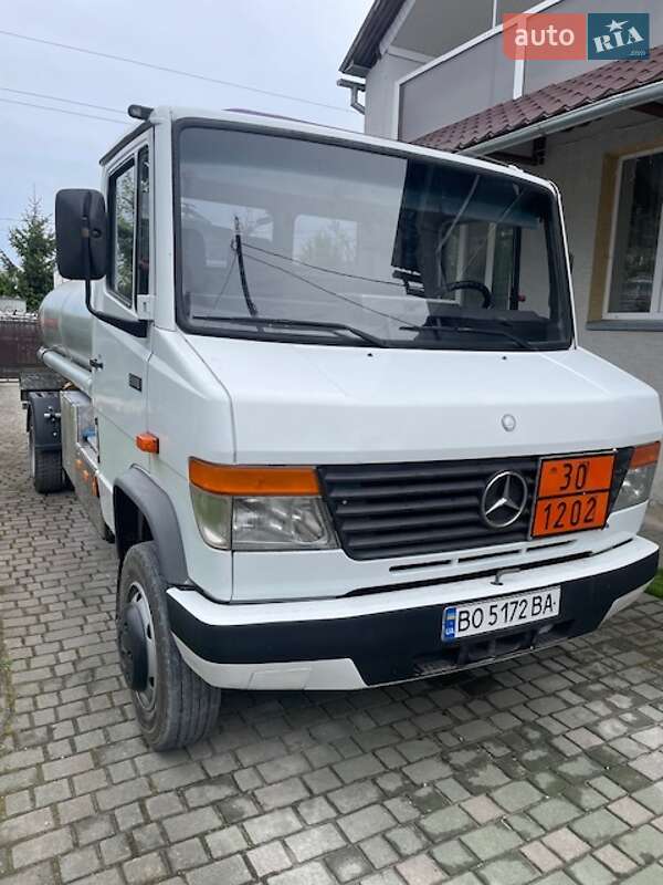 Бензовоз Mercedes-Benz T2