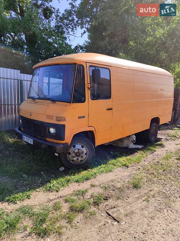 Вантажний фургон Mercedes-Benz T2