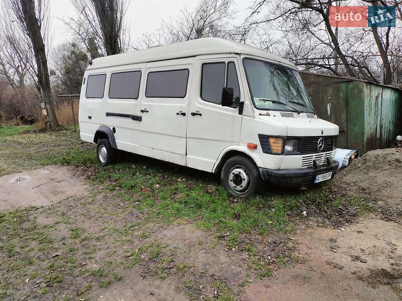 Вантажопасажирський фургон Mercedes-Benz T2
