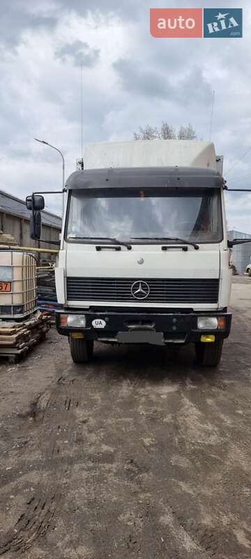 Грузовой фургон Mercedes-Benz Unimog