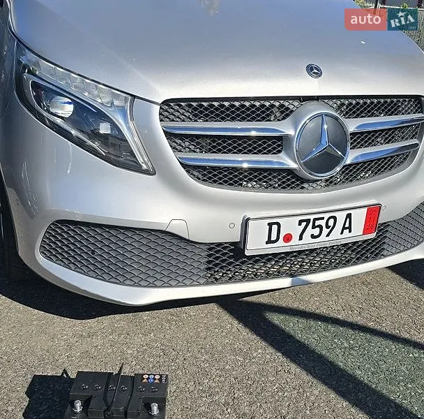 Mercedes-Benz V-Class