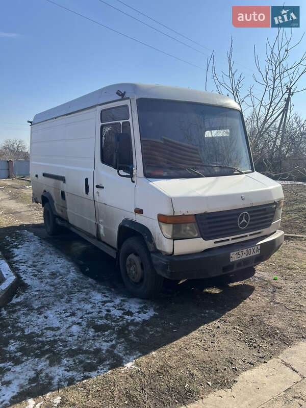 Вантажний фургон Mercedes-Benz Vario