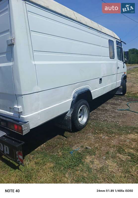 Вантажопасажирський фургон Mercedes-Benz Vario