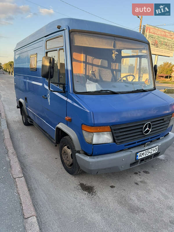 Вантажний фургон Mercedes-Benz Vario
