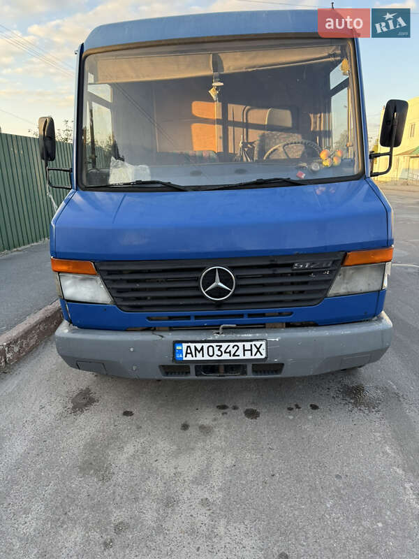 Вантажний фургон Mercedes-Benz Vario