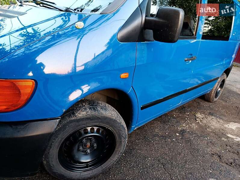 Мінівен Mercedes-Benz Vito