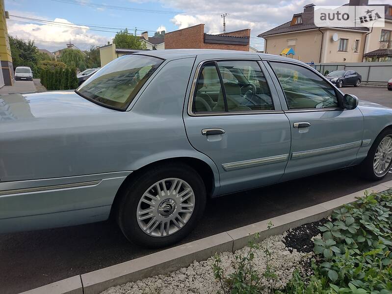 Седан Mercury Grand Marquis