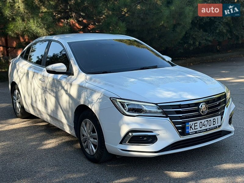 Седан MG 5
