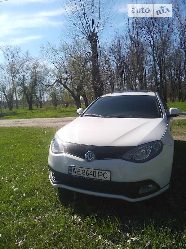 Седан MG 6
