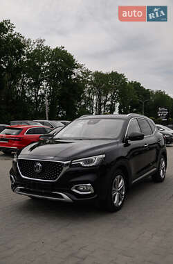 MG HS  2022
