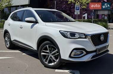 MG HS  2022