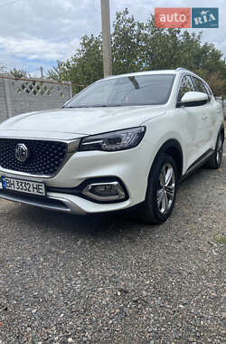 MG HS  2022