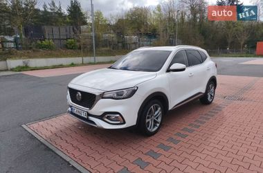 MG HS  2022