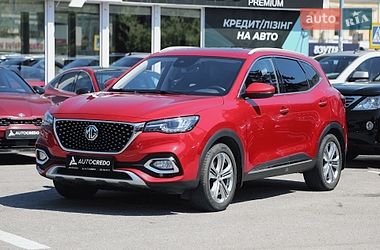MG HS  2022