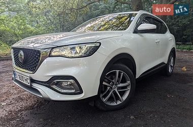 MG HS  2021