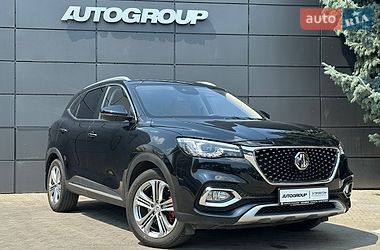 MG HS  2021