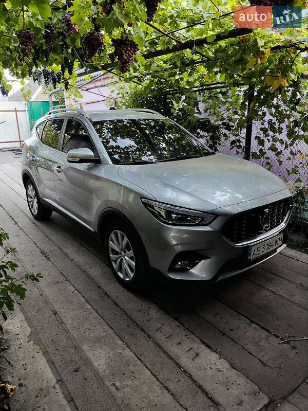 Седан MG ZS
