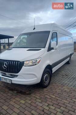 Характеристики Mercedes-Benz Sprinter Мікроавтобус вантажний (до 3,5т)