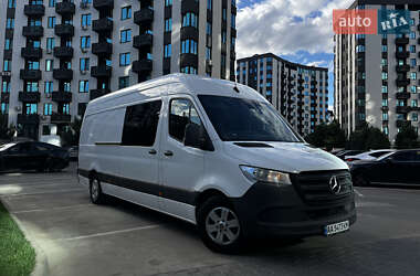 Характеристики Mercedes-Benz Sprinter Мікроавтобус