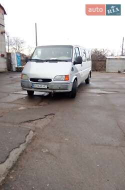 Характеристики Ford Transit Мікроавтобус