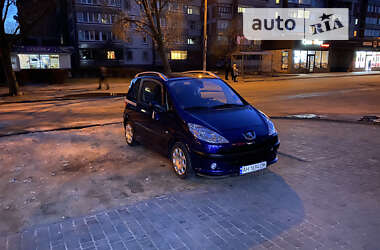 Характеристики Peugeot 1007 Мікровен