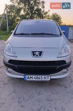 Характеристики Peugeot 1007 Микровэн
