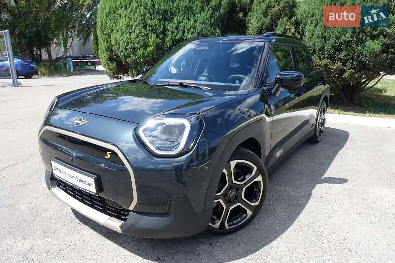 Позашляховик / Кросовер MINI Aceman