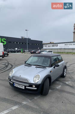 MINI Cooper  2004