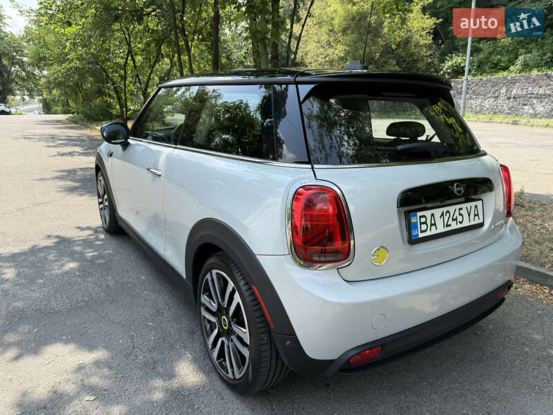 Хэтчбек MINI Cooper 2022 в Киеве