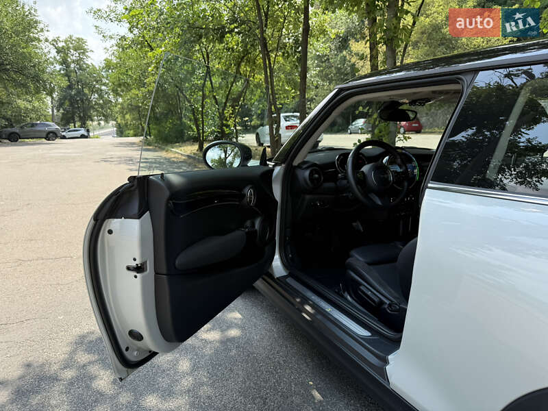 Хэтчбек MINI Cooper 2022 в Киеве