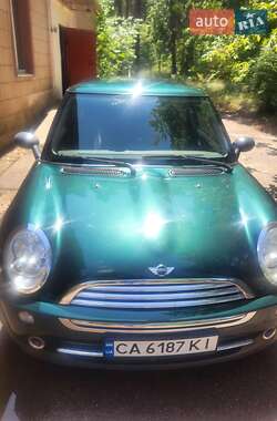 MINI Cooper  2004