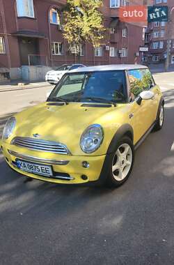 MINI Cooper  2004